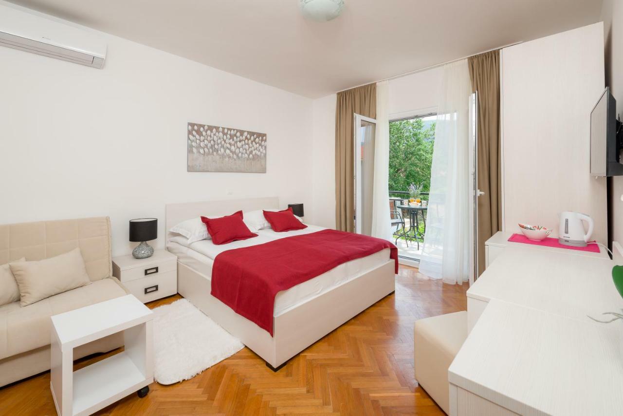 B&B Aurora Йелса Екстериор снимка