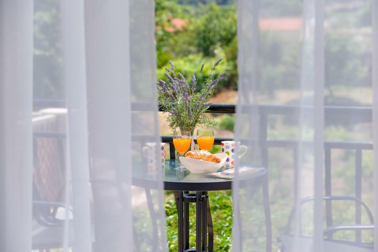 B&B Aurora Йелса Екстериор снимка