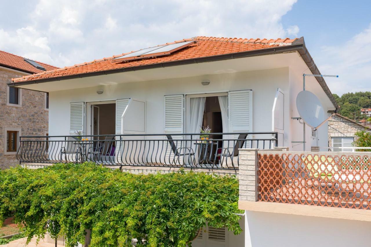 B&B Aurora Йелса Екстериор снимка